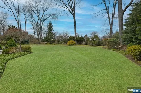 51 Ardmore Road Ho-ho-kus NJ 07423