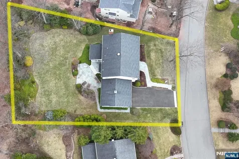 51 Ardmore Road Ho-ho-kus NJ 07423