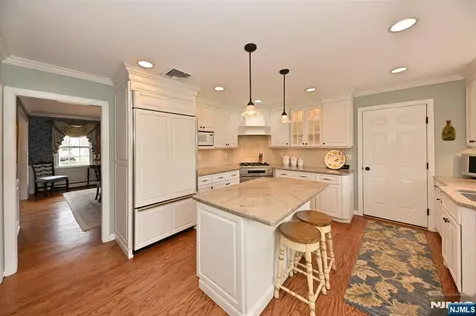 51 Ardmore Road Ho-ho-kus NJ 07423