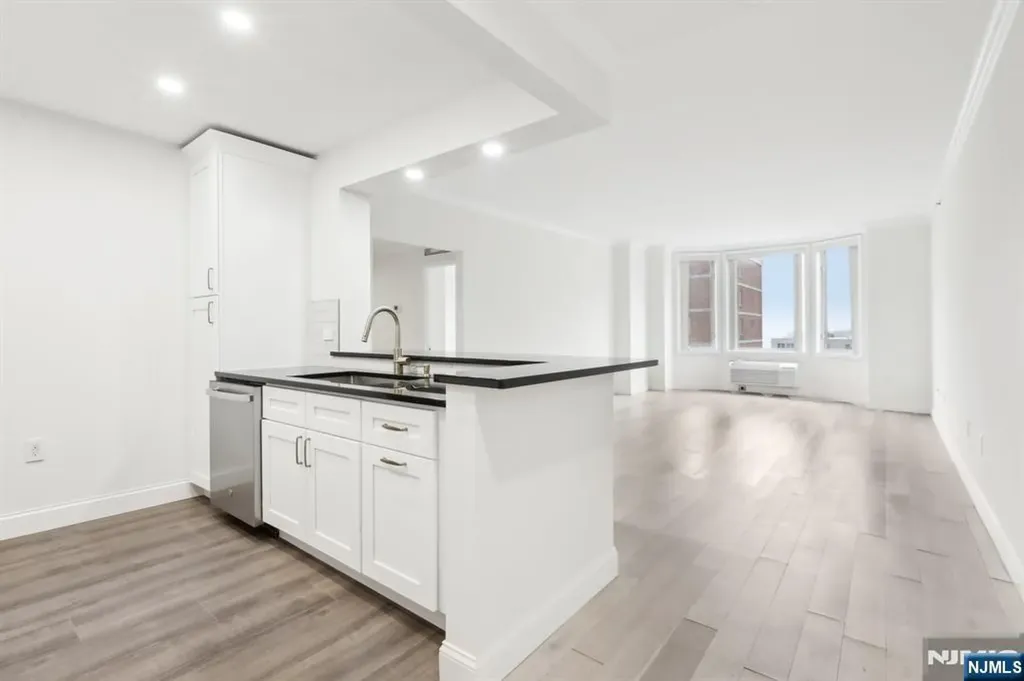 3309 City Place Edgewater NJ 07020