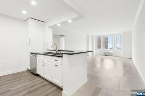 3309 City Place Edgewater NJ 07020