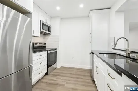 3309 City Place Edgewater NJ 07020