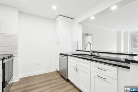 3309 City Place Edgewater NJ 07020