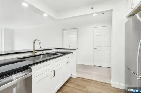 3309 City Place Edgewater NJ 07020