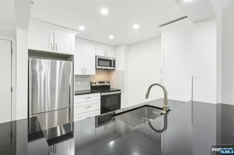 3309 City Place Edgewater NJ 07020