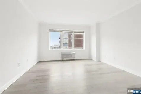 3309 City Place Edgewater NJ 07020