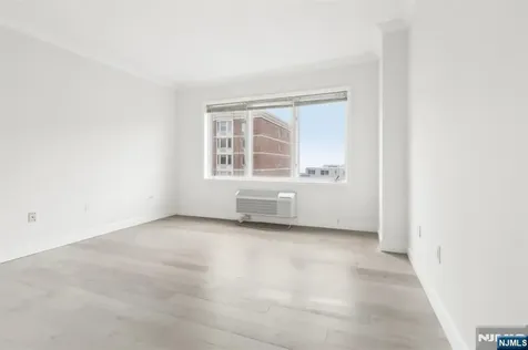 3309 City Place Edgewater NJ 07020