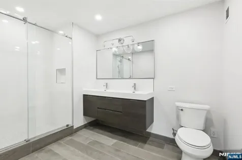 3309 City Place Edgewater NJ 07020