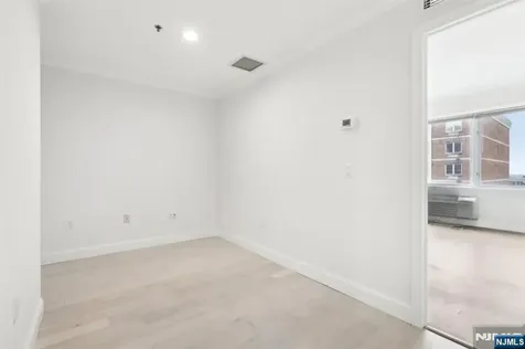 3309 City Place Edgewater NJ 07020