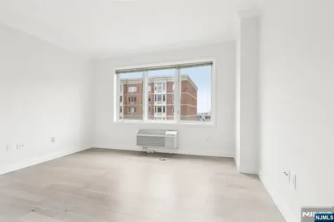 3309 City Place Edgewater NJ 07020