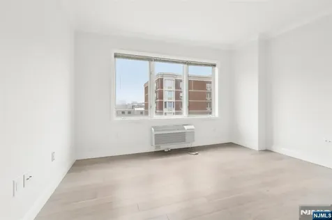 3309 City Place Edgewater NJ 07020