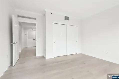 3309 City Place Edgewater NJ 07020