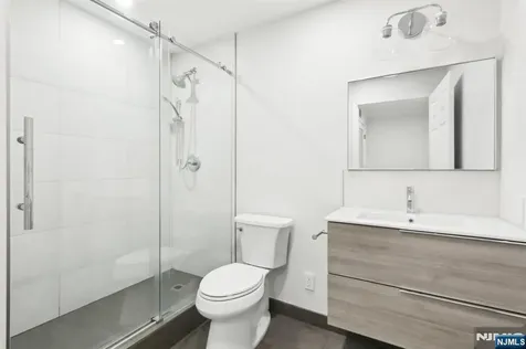 3309 City Place Edgewater NJ 07020