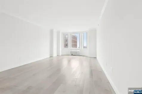 3309 City Place Edgewater NJ 07020