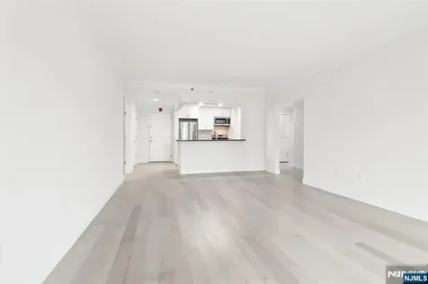 3309 City Place Edgewater NJ 07020