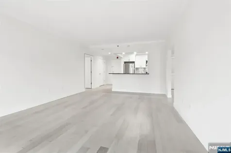 3309 City Place Edgewater NJ 07020
