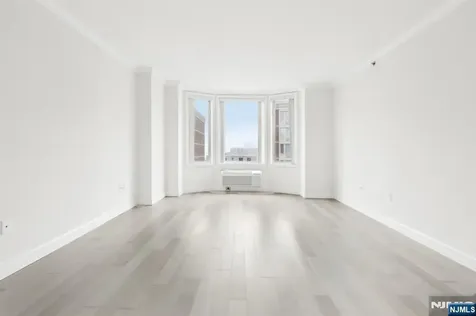 3309 City Place Edgewater NJ 07020