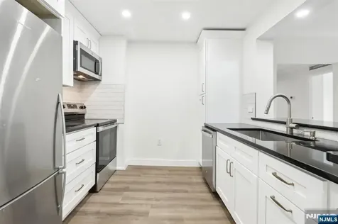 3309 City Place Edgewater NJ 07020