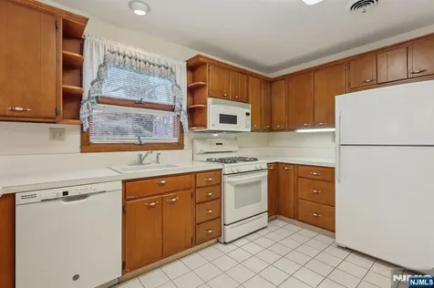8 Sparrowbush Road Mahwah NJ 07430