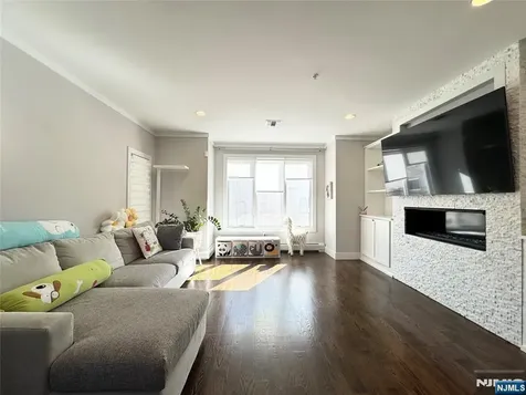 150 Cedar Street Fort Lee NJ 07024