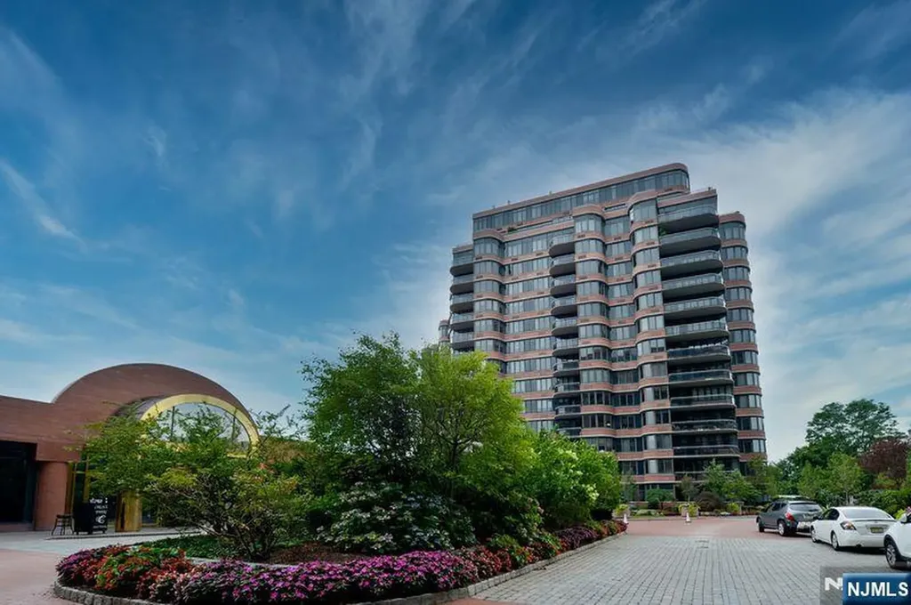 100 Carlyle Drive Cliffside Park NJ 07010