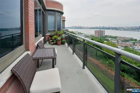 100 Carlyle Drive Cliffside Park NJ 07010
