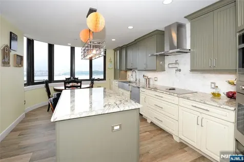 100 Carlyle Drive Cliffside Park NJ 07010