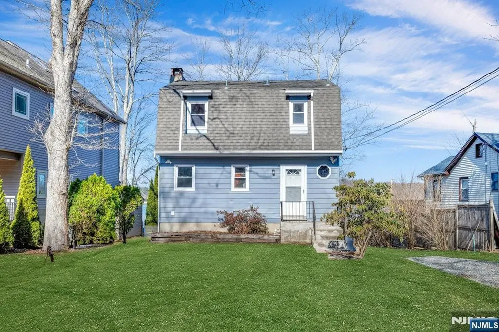 119 Lake Shore Drive West Milford NJ 07421