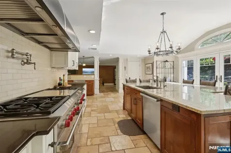 41 Snow Drive Mahwah NJ 07430