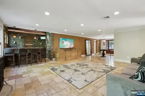 41 Snow Drive Mahwah NJ 07430