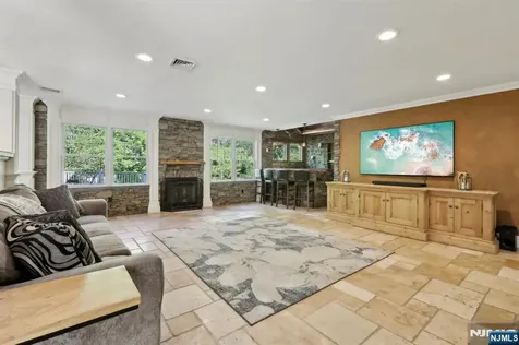 41 Snow Drive Mahwah NJ 07430