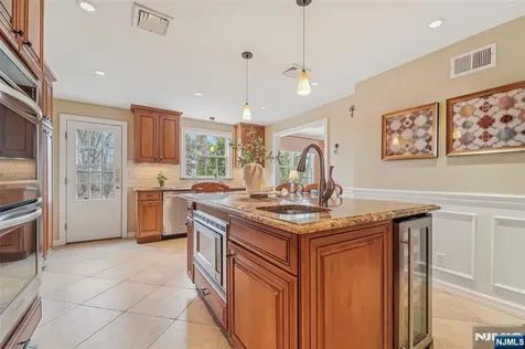 27 Highland Road Glen Rock NJ 07452