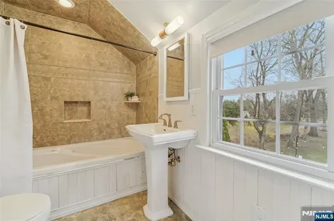 27 Highland Road Glen Rock NJ 07452