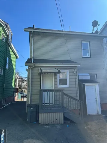 1041 Hunterdon Street Newark NJ 07112