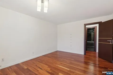 1077 River Road Edgewater NJ 07020