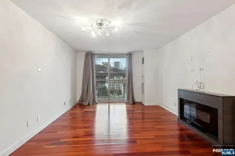 1077 River Road Edgewater NJ 07020