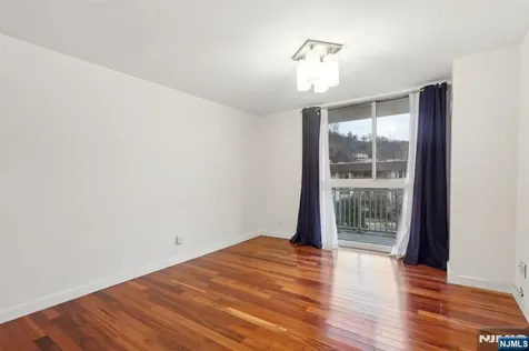 1077 River Road Edgewater NJ 07020