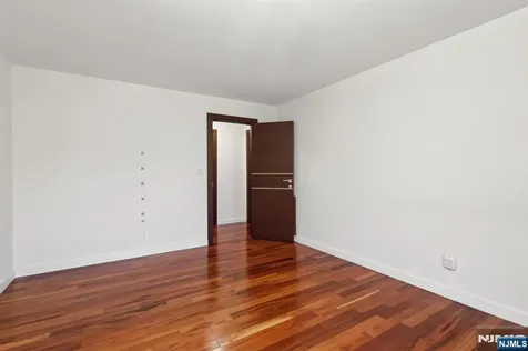1077 River Road Edgewater NJ 07020