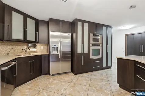 1077 River Road Edgewater NJ 07020