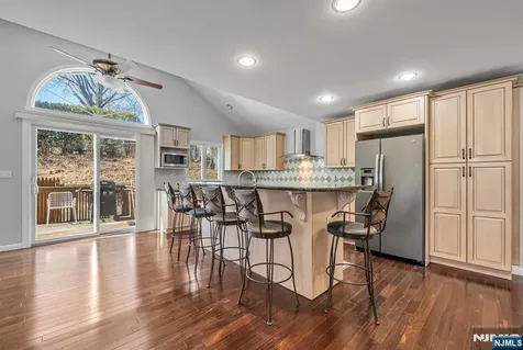 156 Jeffer Court Ridgewood NJ 07450