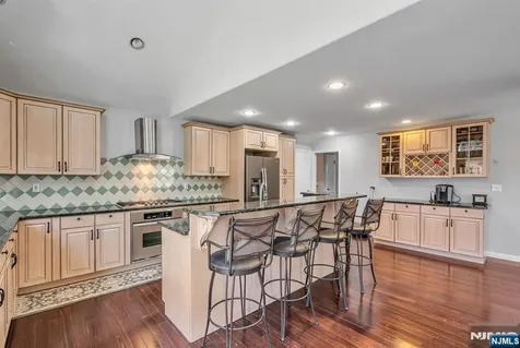 156 Jeffer Court Ridgewood NJ 07450