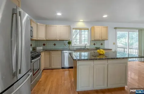 34 Knickerbocker Lane Old Tappan NJ 07675