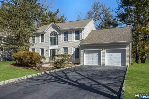34 Knickerbocker Lane Old Tappan NJ 07675