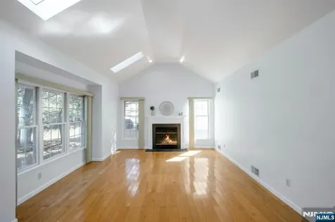 34 Knickerbocker Lane Old Tappan NJ 07675
