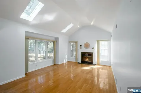 34 Knickerbocker Lane Old Tappan NJ 07675