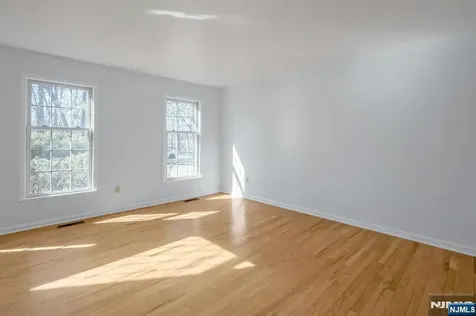 34 Knickerbocker Lane Old Tappan NJ 07675