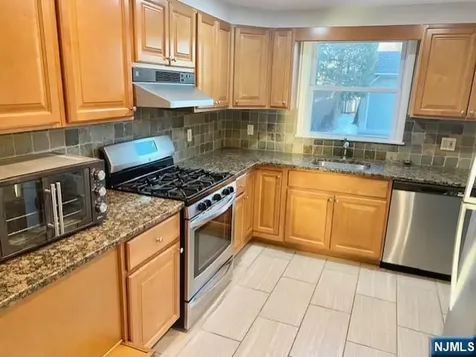 81 W Ivy Lane Englewood NJ 07631