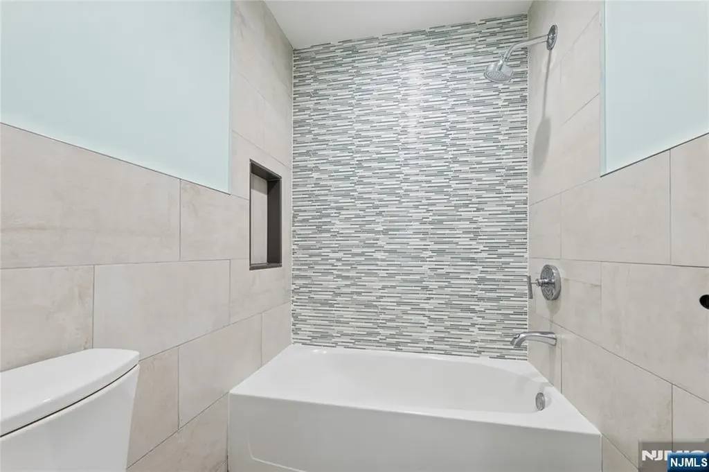 177 Baker Avenue Bergenfield NJ 07621