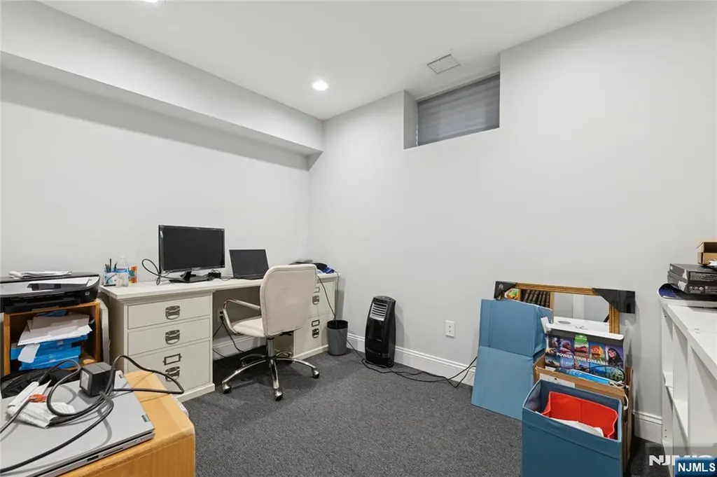 177 Baker Avenue Bergenfield NJ 07621