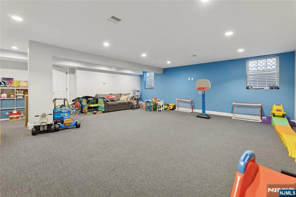 177 Baker Avenue Bergenfield NJ 07621